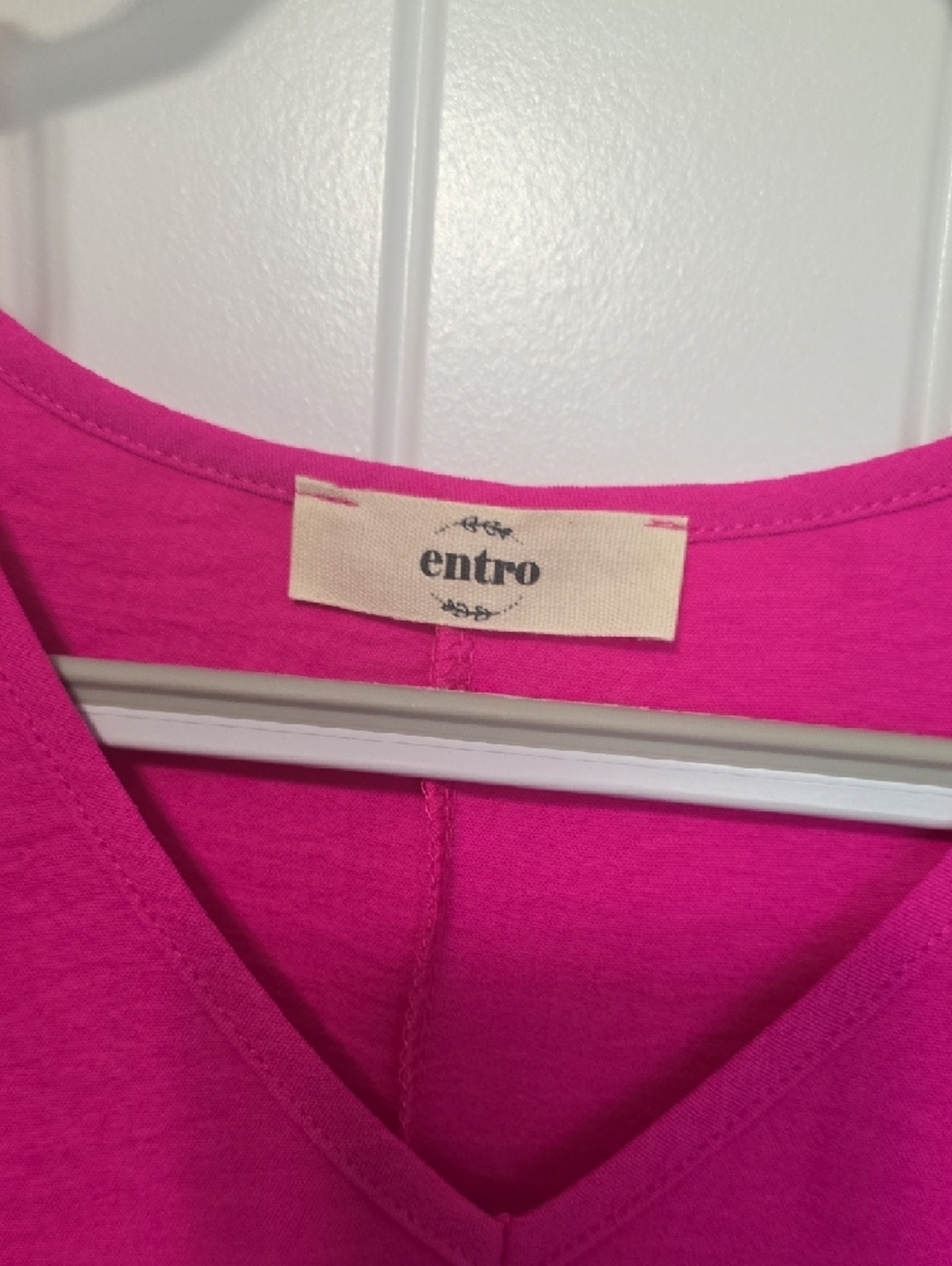 entro Bright Fuchsia V-Neck Short Sleeve Blouse - Picture 2 of 5